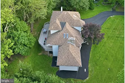 905 Falls Bridge Lane, Great Falls, VA 22066 - Photo 4