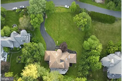 905 Falls Bridge Lane, Great Falls, VA 22066 - Photo 6