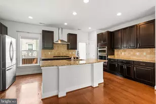 9655 Pullman Pl, Fairfax, VA 22031 - Photo 10