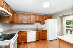 6580 Lochleigh Ct, Alexandria, VA 22315 - Photo 8