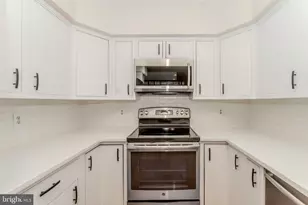 10220 Baltusrol Ct, Oakton, VA 22124 - Photo 8