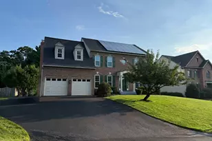5604 Willow Crossing Ct, Clifton, VA 20124 - Photo 2