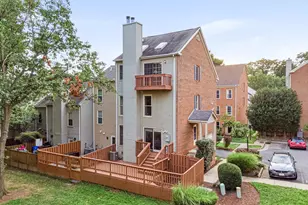 7561 Chrisland Cv Cove, Falls Church, VA 22042 - Photo 2