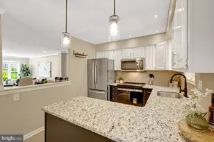 11992 Sentinel Point Ct, Reston, VA 20191 - Photo 16