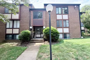 9709 Kings Crown Ct, Fairfax, VA 22031 - Photo 2