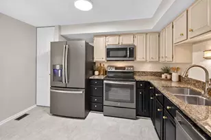 7319 Golden Horseshoe Ct, Springfield, VA 22153 - Photo 8