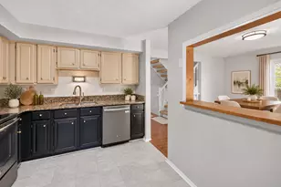 7319 Golden Horseshoe Ct, Springfield, VA 22153 - Photo 10