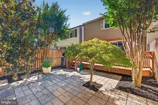 7319 Golden Horseshoe Ct, Springfield, VA 22153 - Photo 2