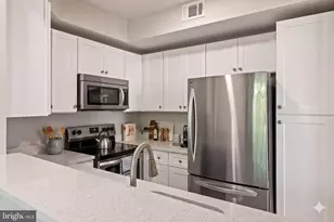 1318 Garden Wall Cir, Reston, VA 20194 - Photo 6
