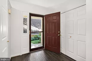 12500 N Lake Ct, Fairfax, VA 22033 - Photo 8