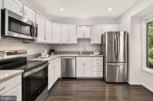 12500 N Lake Ct, Fairfax, VA 22033 - Photo 22