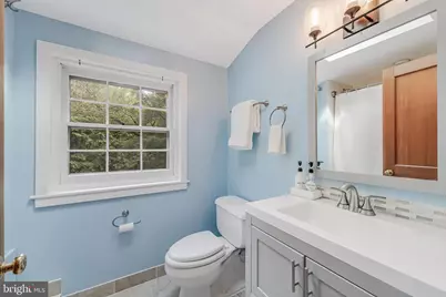 10898 Woodleaf Lane, Great Falls, VA 22066 - Photo 32