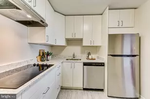 8370 Greensboro Dr, McLean, VA 22102 - Photo 8