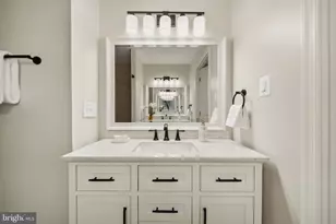 9735 Lakepointe Dr, Burke, VA 22015 - Photo 24
