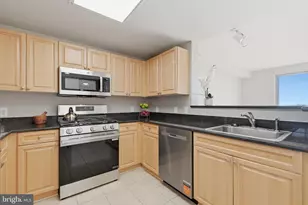 2726 Gallows Rd, Vienna, VA 22180 - Photo 8