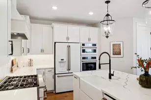 4851 Bauhaus Sq, Chantilly, VA 20151 - Photo 8