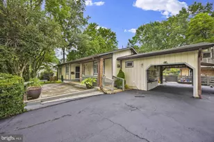 1002 Charlton Pl, Herndon, VA 20170 - Photo 2