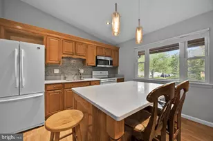 1002 Charlton Pl, Herndon, VA 20170 - Photo 4
