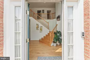 7887 Cranford Farm Cir, Lorton, VA 22079 - Photo 4