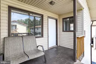 4139 Meadowland Ct, Chantilly, VA 20151 - Photo 2