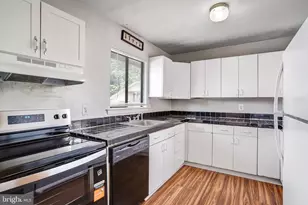4139 Meadowland Ct, Chantilly, VA 20151 - Photo 14