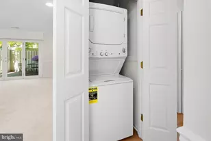 2415 Glengyle Dr, Vienna, VA 22181 - Photo 14