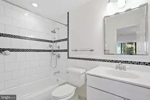 2415 Glengyle Dr, Vienna, VA 22181 - Photo 20