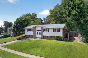 8110 Springfield Village Dr, Springfield, VA 22152 - Photo 2