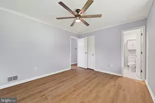 8110 Springfield Village Dr, Springfield, VA 22152 - Photo 16