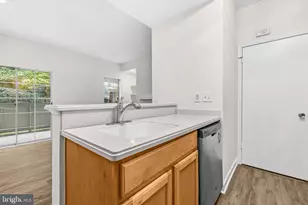 3901 Penderview Dr, Fairfax, VA 22033 - Photo 10