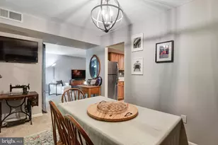 9745 Kings Crown Ct, Fairfax, VA 22031 - Photo 8