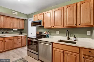 9745 Kings Crown Ct, Fairfax, VA 22031 - Photo 10