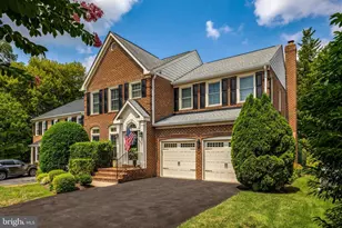 9828 Fox Rest Ln, Vienna, VA 22181 - Photo 2