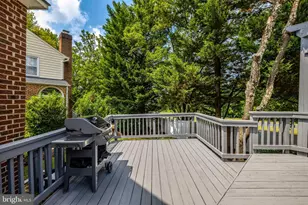9828 Fox Rest Ln, Vienna, VA 22181 - Photo 8