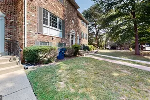 2303 McGregor Ct, Vienna, VA 22182 - Photo 22