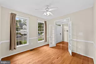 7608 Mcweadon Ln, Springfield, VA 22150 - Photo 6