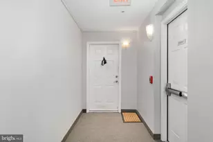 11635 Cavalier Landing Ct, Fairfax, VA 22030 - Photo 10