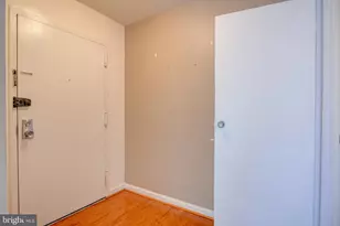 2052 Royal Fern Ct, Reston, VA 20191 - Photo 2