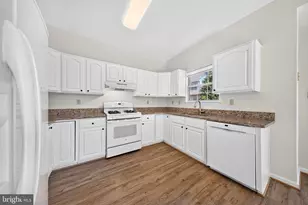14214 Asher Vw View, Centreville, VA 20121 - Photo 4