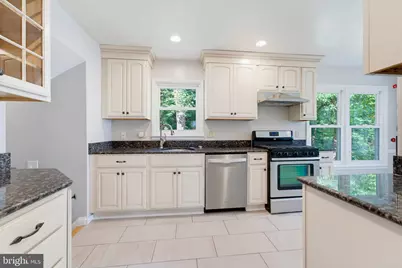 8125 Saxony Drive, Annandale, VA 22003 - Photo 4