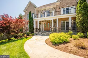 1002 Sherman Ct, Great Falls, VA 22066 - Photo 2