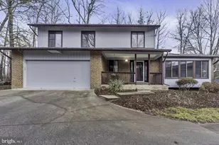 10422 Woodbury Woods Ct, Fairfax, VA 22032 - Photo 1