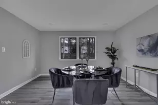 10422 Woodbury Woods Ct, Fairfax, VA 22032 - Photo 6