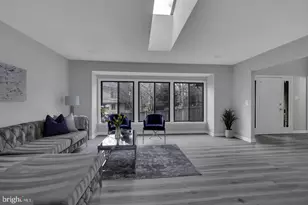 10422 Woodbury Woods Ct, Fairfax, VA 22032 - Photo 4