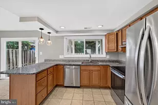 13300 Schwenger Pl, Herndon, VA 20170 - Photo 10