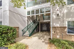 12004 Taliesin Pl, Reston, VA 20190 - Photo 2