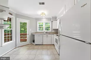 11200 Beaver Trail Ct, Reston, VA 20191 - Photo 6