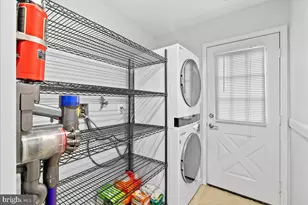 9303 Macswain Pl, Springfield, VA 22153 - Photo 14