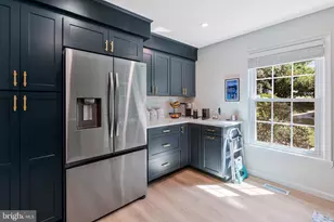2434 Windbreak Dr, Alexandria, VA 22306 - Photo 6