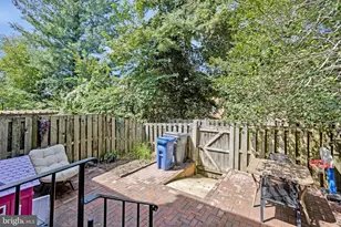 2434 Windbreak Dr, Alexandria, VA 22306 - Photo 24
